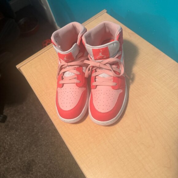 Nike Air Jordan 1 Mid Fierce Pink ~ 6.5Y (or 8W) - Picture 8 of 8